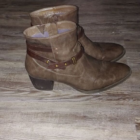 White Mountain brown strap ankle booties boots Sz 9.5W - Picture 6 of 8